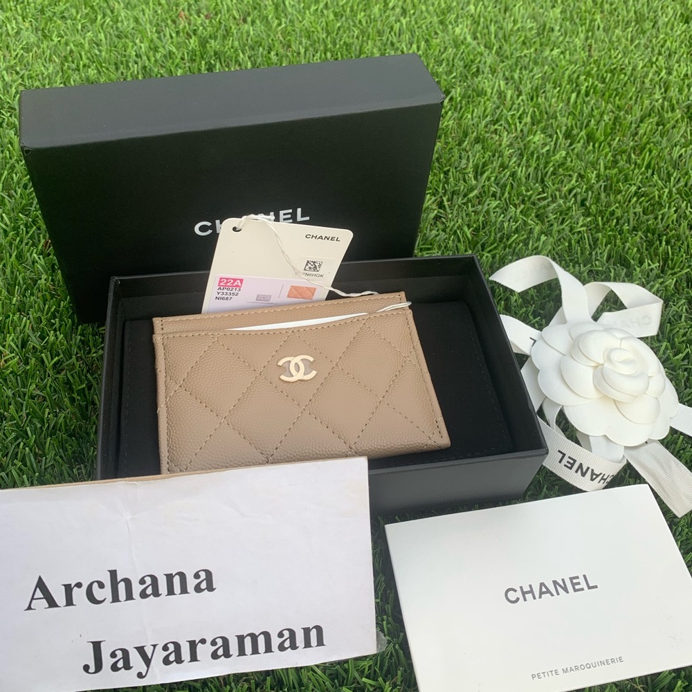 ❌SOLD❌ Chanel 22A Dark Beige caviar GHW classic card holder